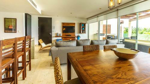 Embassy Penthouse Beachfront At The Elements By Bric