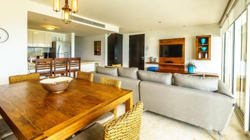 Embassy Penthouse Beachfront At The Elements By Bric