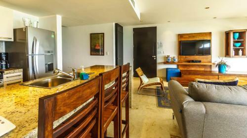 Embassy Penthouse Beachfront At The Elements By Bric