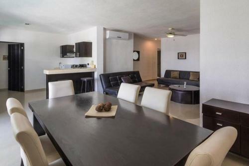 Poolside Tranquil Apartment In Playa Del Carmen