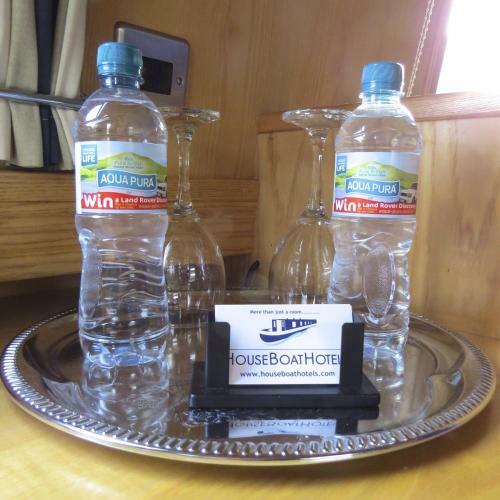 Houseboat Hotels