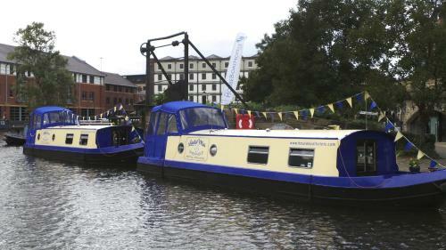 Houseboat Hotels