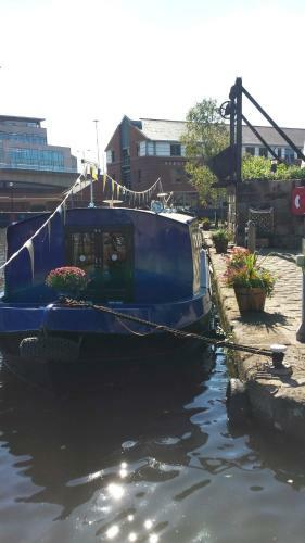 Houseboat Hotels