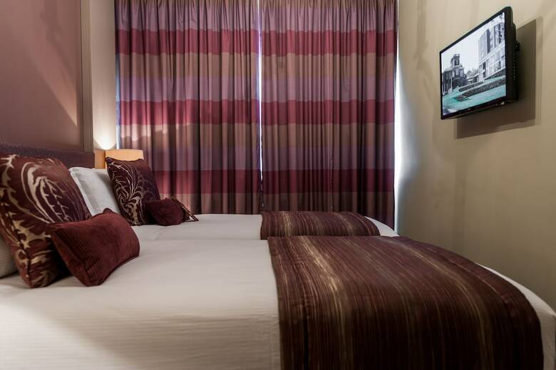 Hotel Halifax Hall