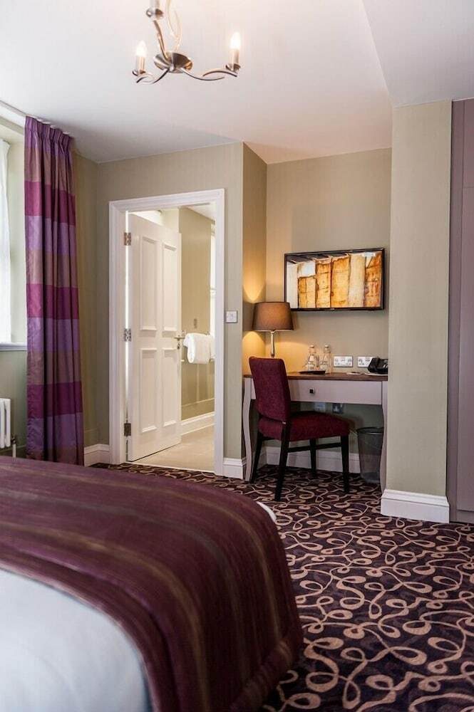 Hotel Halifax Hall
