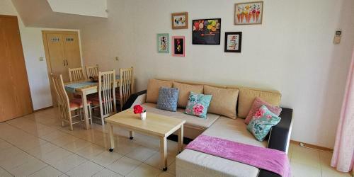 Villa Poesia, Harmony Hills Residence