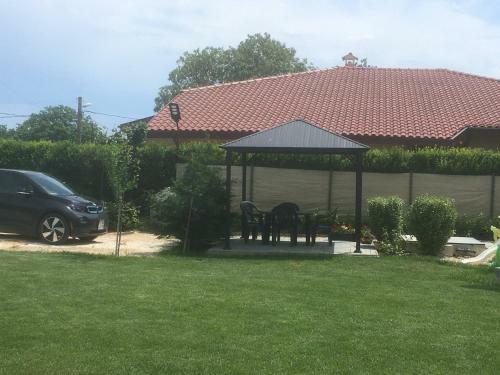 Hostal Karia Apartments