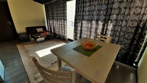 Sunny Days - Park Apartment