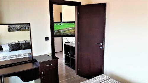 Sunny Days - Park Apartment