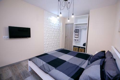 Babylon Park Apartment