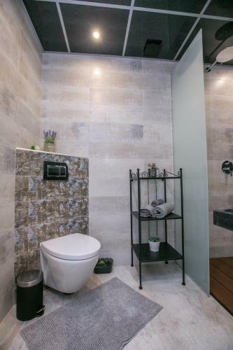 Babylon Park Apartment