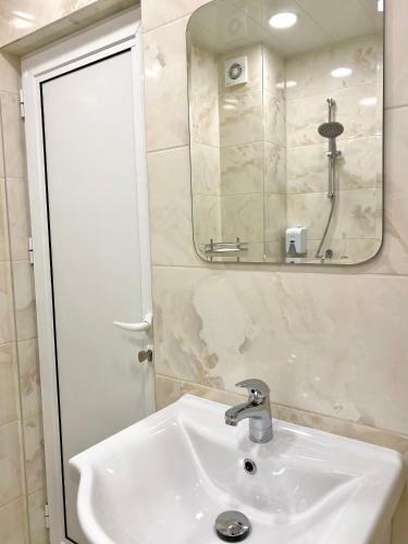Stylish Top Centre Apartment For 4 Guests