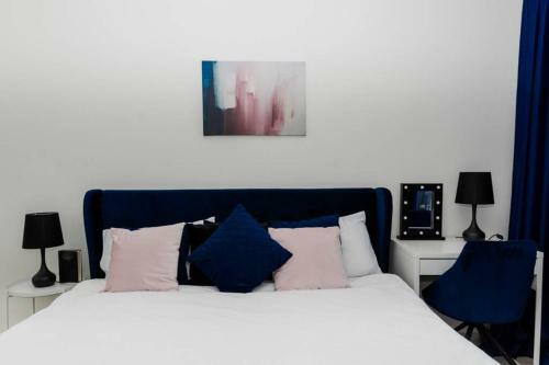 Super Luxurious & Spacious Designer Apartment.
