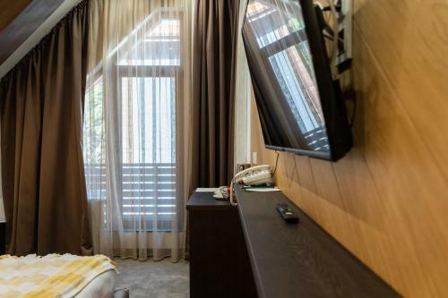 103 Alpine Hotel