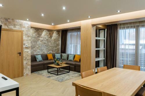 103 Alpine Hotel