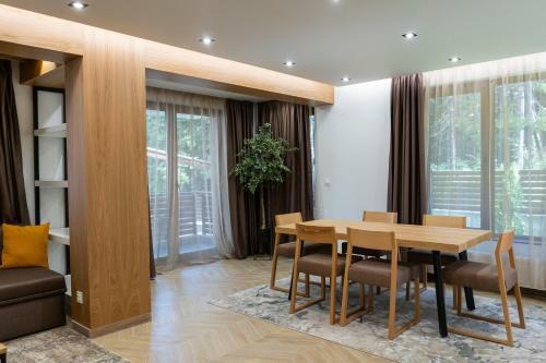 103 Alpine Hotel