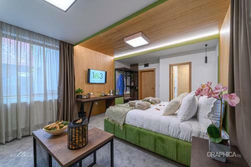 103 Alpine Hotel