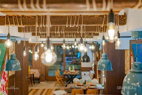 103 Alpine Hotel