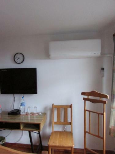 Hostal Home With The Veranda (b&b) Free Parking