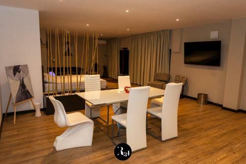 Hostal R34 Guest House