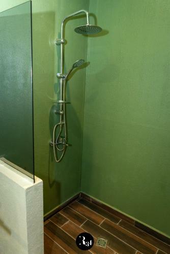 Hostal R34 Guest House