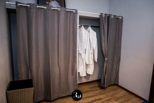 Hostal R34 Guest House