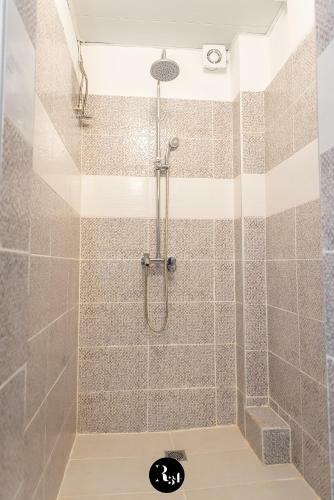 Hostal R34 Guest House