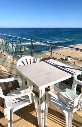 On The Beach Apartments No 17