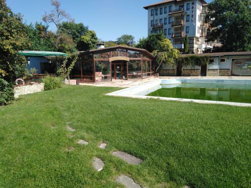 Private Apartment In Saint Elena