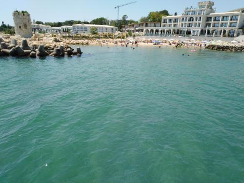 Private Apartment In Saint Elena