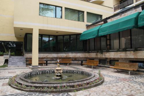 Private Apartment In Saint Elena