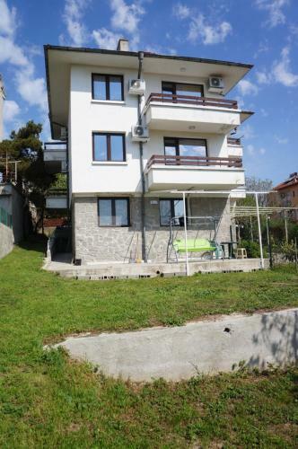 Villa Burkopolis