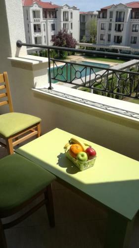 Green Life Yellow Apartment