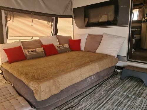 Ultimate Caravan Experience - 1st Line Gradina