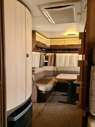 Ultimate Caravan Experience - 1st Line Gradina