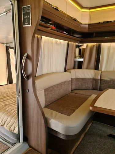 Ultimate Caravan Experience - 1st Line Gradina