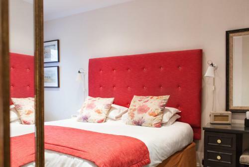 Ascot House Hotel