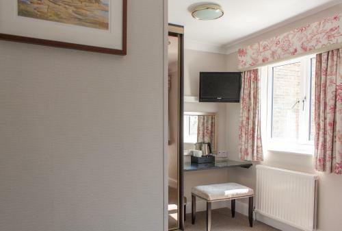 Ascot House Hotel