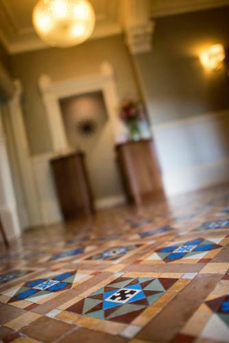 Ascot House Hotel
