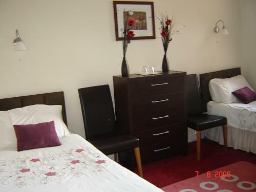 Hostal White House View Guest House