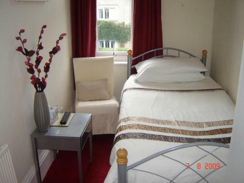 Hostal White House View Guest House