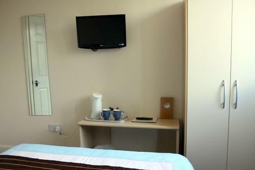 Hostal White House View Guest House