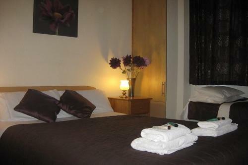 Hostal White House View Guest House