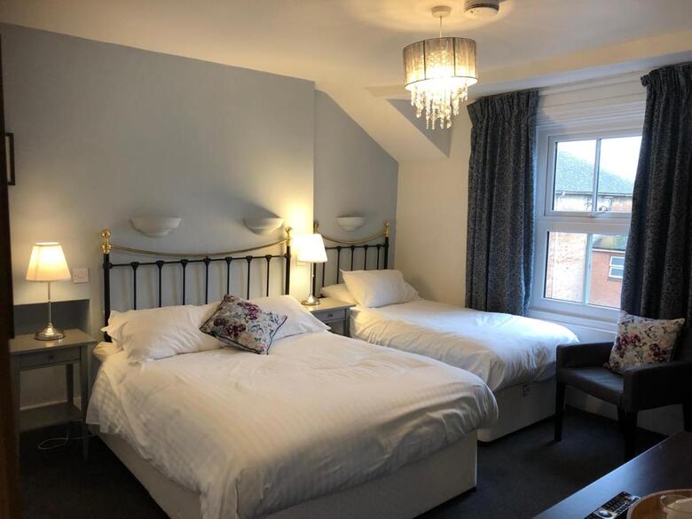 Hostal Newton House Guesthouse