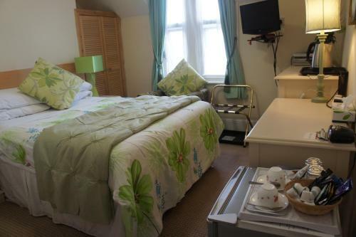 Hostal Athena Guest House