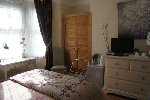 Hostal Athena Guest House
