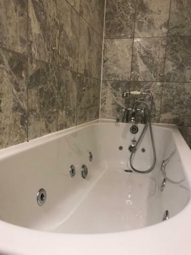Eurobar Cafe & Hotel - B&B