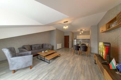 Luxury 2-bedroom Apartment By Studenets Center