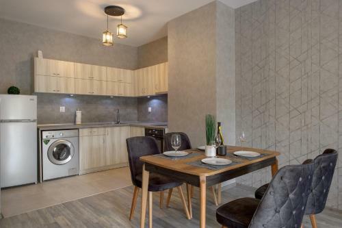 Luxury 2-bedroom Apartment By Studenets Center