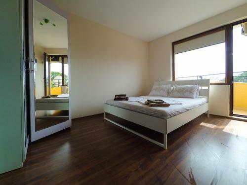 Sunny's Apartment